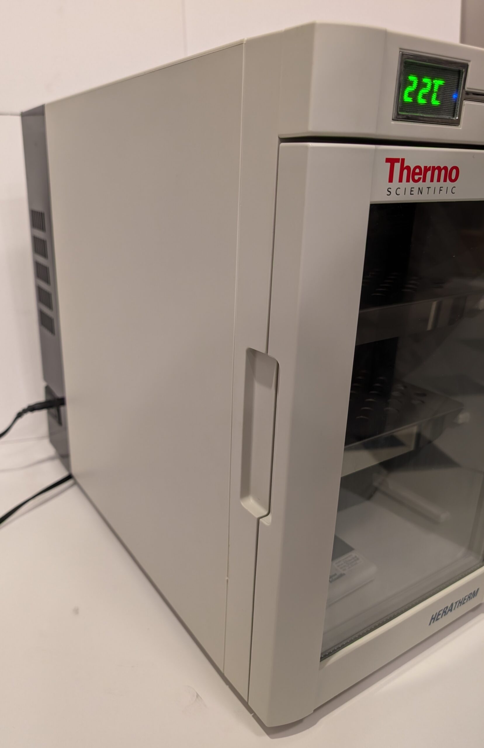 Thermo Scientific Heratherm Imc 18 Compact Microbiological Incubator 