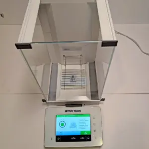 Mettler Toledo XSR105 Analytical Balance, 120 g x 0.01 mg