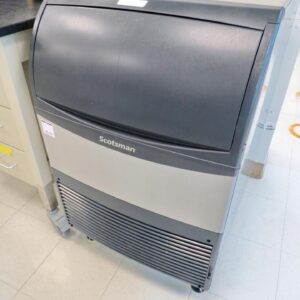 Scotsman UF424A-1A 24"W Flake Undercounter Ice Machine - 440 lbs/day, Air Cooled, Gravity Drain, 115v