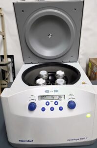 Eppendorf Centrifuge 5702 R open lid with A-4-38 rotor